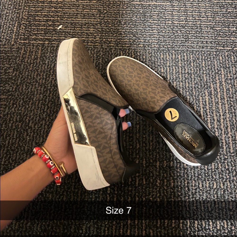 MK slippers